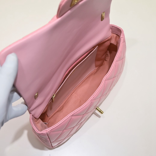 シャネルバッグ着用イメージ